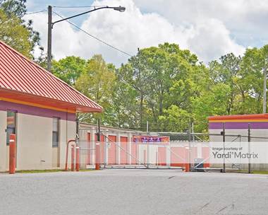 Storage Units for Rent available at 4253 Government Blvd, Mobile, AL 36693