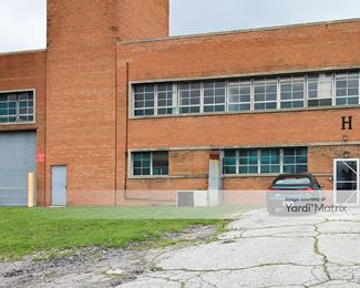 Photo 4 of We Store It - 4500 Lee Road, Cleveland, OH