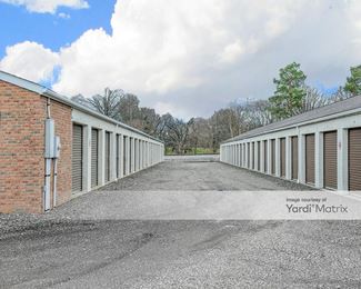 Photo 2 of Lake Realty Storage - 13060 Lake Avenue, Hartville, OH