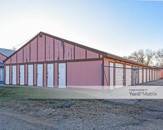 Photo 2 of Holiday Storage - 2406 Avenue L, Council Bluffs, IA