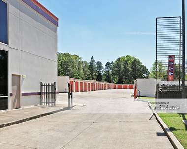 Storage Units for Rent available at 4409 Summer Avenue, Memphis, TN 38122