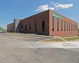 Photo 3 of Extra Space Storage - 9435 Holmes Road, Kansas City, MO