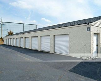 Photo 4 of Extra Space Storage - 124 Mabry Hood Road, Knoxville, TN