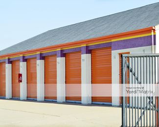 Photo 2 of Public Storage - 206 East MacArthur Road, Wichita, KS