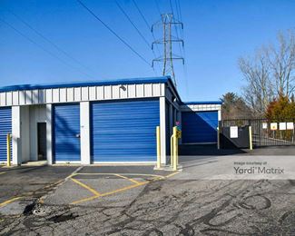 Photo 2 of MyPlace Self Storage - 810 East Cooke Road, Columbus, OH