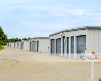 Photo 4 of Security Storage - 1416 Old Main, Newton, KS