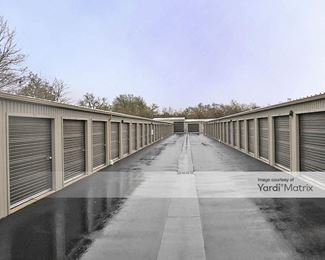 Photo 2 of Coburg Road Storage - 3700 Coburg Road, Eugene, OR