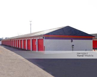 Photo 2 of Public Storage - 2745 Dixie Hwy, Waterford, MI