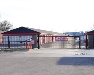 Photo 3 of Public Storage - 2745 Dixie Hwy, Waterford, MI