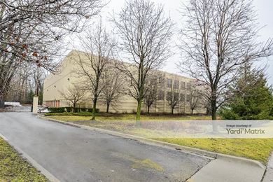 Photo 2 of Public Storage - 24200 Telegraph Road, Southfield, MI