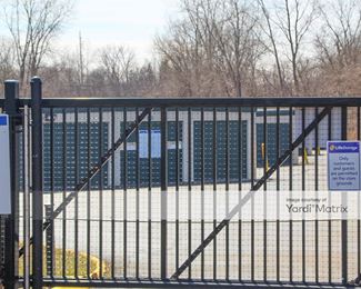 Photo 3 of Devon Self Storage - 2019 Dixie Hwy, Waterford, MI