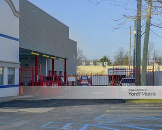 Photo 2 of National Storage Centers - 21940 West 8 Mile Road, Southfield, MI