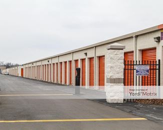 Photo 3 of Public Storage - 322 East Maple Road, Troy, MI