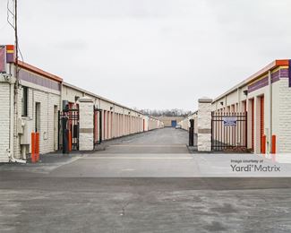 Photo 5 of Public Storage - 322 East Maple Road, Troy, MI