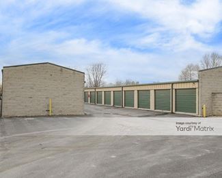 Photo 2 of Storage Rentals of America - 5620 Hoover, Trenton, MI