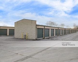 Photo 3 of Storage Rentals of America - 5620 Hoover, Trenton, MI