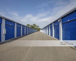 Photo 2 of SmartStop Self Storage - 262 East Maple Road, Troy, MI