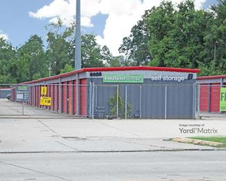 Photo 2 of Extra Space Storage - 8922 Greenwell Springs Road, Baton Rouge, LA