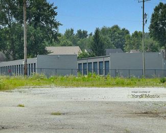 Photo 3 of StorageMart - 147 West Carmel Drive, Carmel, IN