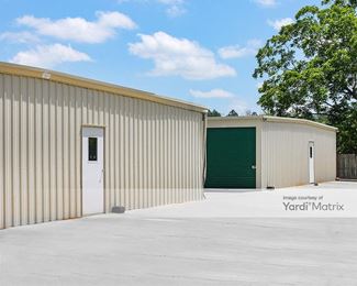 Photo 5 of FreeUp Storage - 301 Club Villa Court, Kathleen, GA
