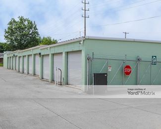 Photo 4 of AAA Stor-N-Loc - 504 East 38th Street, Anderson, IN