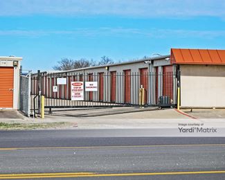 Photo 2 of Drop and Lock Storage - 4220 West State Highway 31, Corsicana, TX