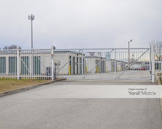 Photo 2 of Sherlake Self Storage - 125 Sherlake Lane, Knoxville, TN