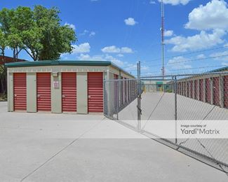 Photo 2 of Aark Self Storage - 7617 University Avenue, Lubbock, TX
