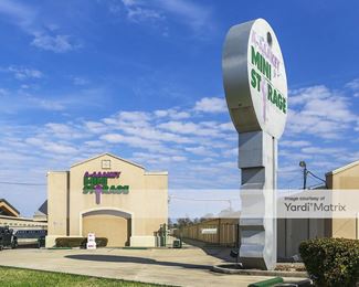 Photo 2 of Southern Self Storage - 2321 Belle Chasse Hwy, Gretna, LA