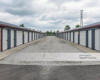 Photo 2 of StoreEase - 36200 West Royalton Road, Grafton, OH