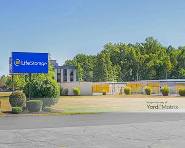 Storage Units for Rent available at 3942 Youngstown Road SE, Warren, OH 44484