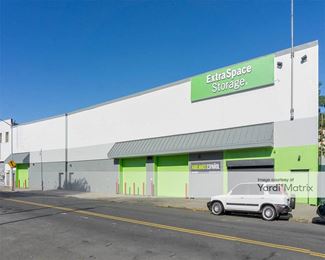 Photo 3 of Extra Space Storage - 1725 West Farms Road, Bronx, NY
