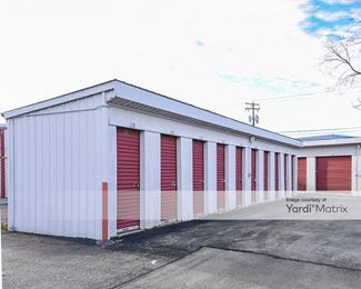 Photo 3 of M R Storage - 390 Crossfield Drive, Versailles, KY