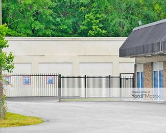 Photo 2 of Store Here Self Storage - 2432 Riverside Drive, Macon, GA
