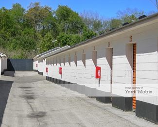 Photo 2 of FreeUp Storage - 762 Cross Street, Rossville, GA