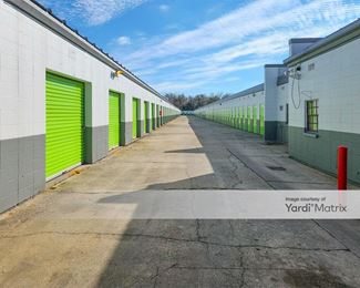 Photo 2 of Extra Space Storage - 601 Whitney Avenue, Gretna, LA