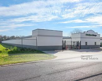 Photo 5 of Extra Space Storage - 601 Whitney Avenue, Gretna, LA