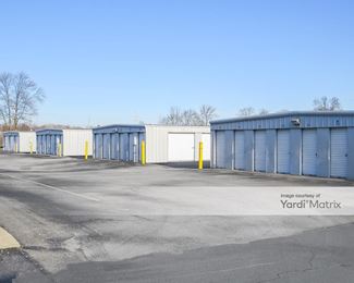 Photo 4 of Storage Rentals of America - 5814 Hamburg Pike, Jeffersonville, IN