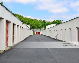 Photo 3 of StorageMart - 121 James Court, Lexington, KY
