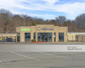 Photo 1 of Extra Space Storage - 6103 Lee Hwy, Chattanooga, TN