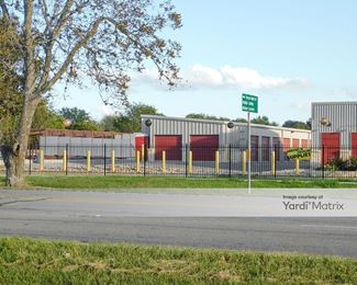 Photo 2 of Seguin Storage - 1301 East Kingsbury Street, Seguin, TX