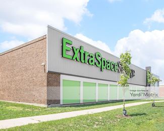 Photo 3 of Extra Space Storage - 57 West 85th Street, Chicago, IL