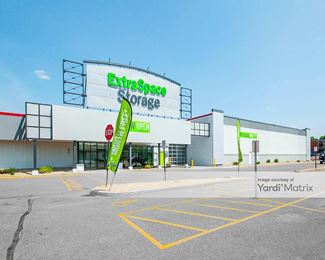 Photo 2 of Extra Space Storage - 1750 Highway 36 West, Roseville, MN