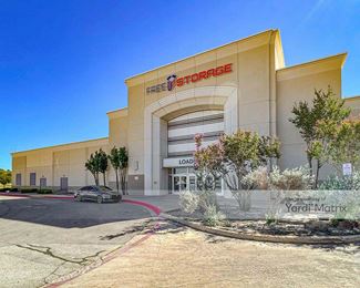 Photo 2 of FreeUp Storage - 2000 Green Oaks Road, Fort Worth, TX