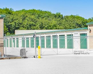 Photo 3 of Cross Timbers Self Storage - 3301 North Air Depot Blvd, Edmond, OK