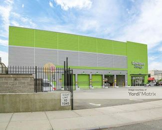 Photo 2 of Manhattan Mini Storage - 34-09 College Point Blvd, Flushing, NY