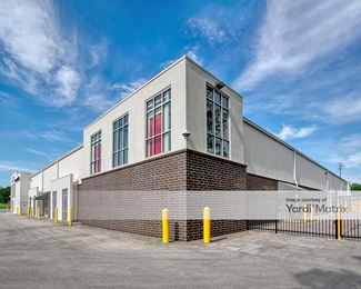 Photo 2 of iStorage - 8331 North Green Hills Road, Kansas City, MO