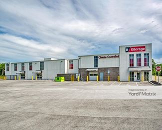Photo 3 of iStorage - 8331 North Green Hills Road, Kansas City, MO