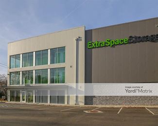 Photo 3 of Store Space Self Storage - 30 Sea Cliff Avenue, Glen Cove, NY