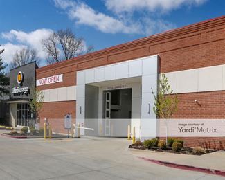 Photo 2 of Extra Space Storage - 10461 Manchester Road, Kirkwood, MO